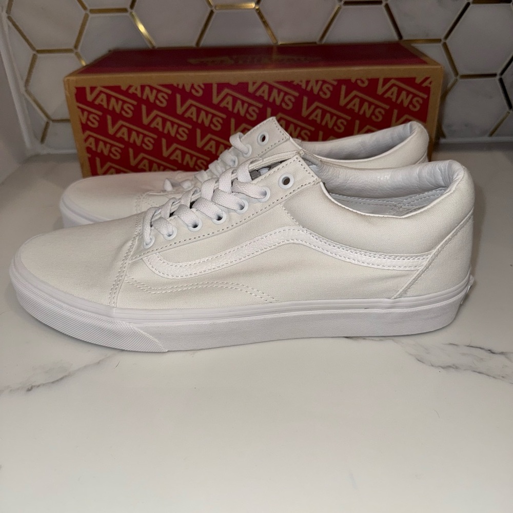 New Vans All-White Old Skool sneakers sz 12
